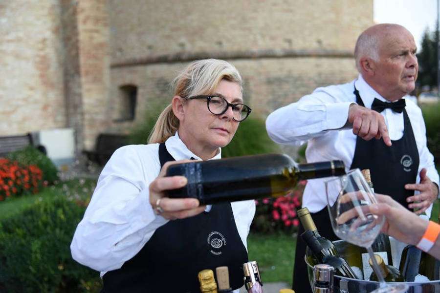 Il prossimo sabato i winelovers potranno degustare a Riccione le migliori etichette di Emilia, Romagna e Marche premiate dalla guida AIS.