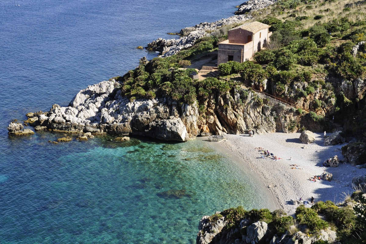 Migliaia di analisi batteriologiche per testimoniare la qualità del mare italiano, con oltre 5.000 chilometri di costa giudicati eccellenti.