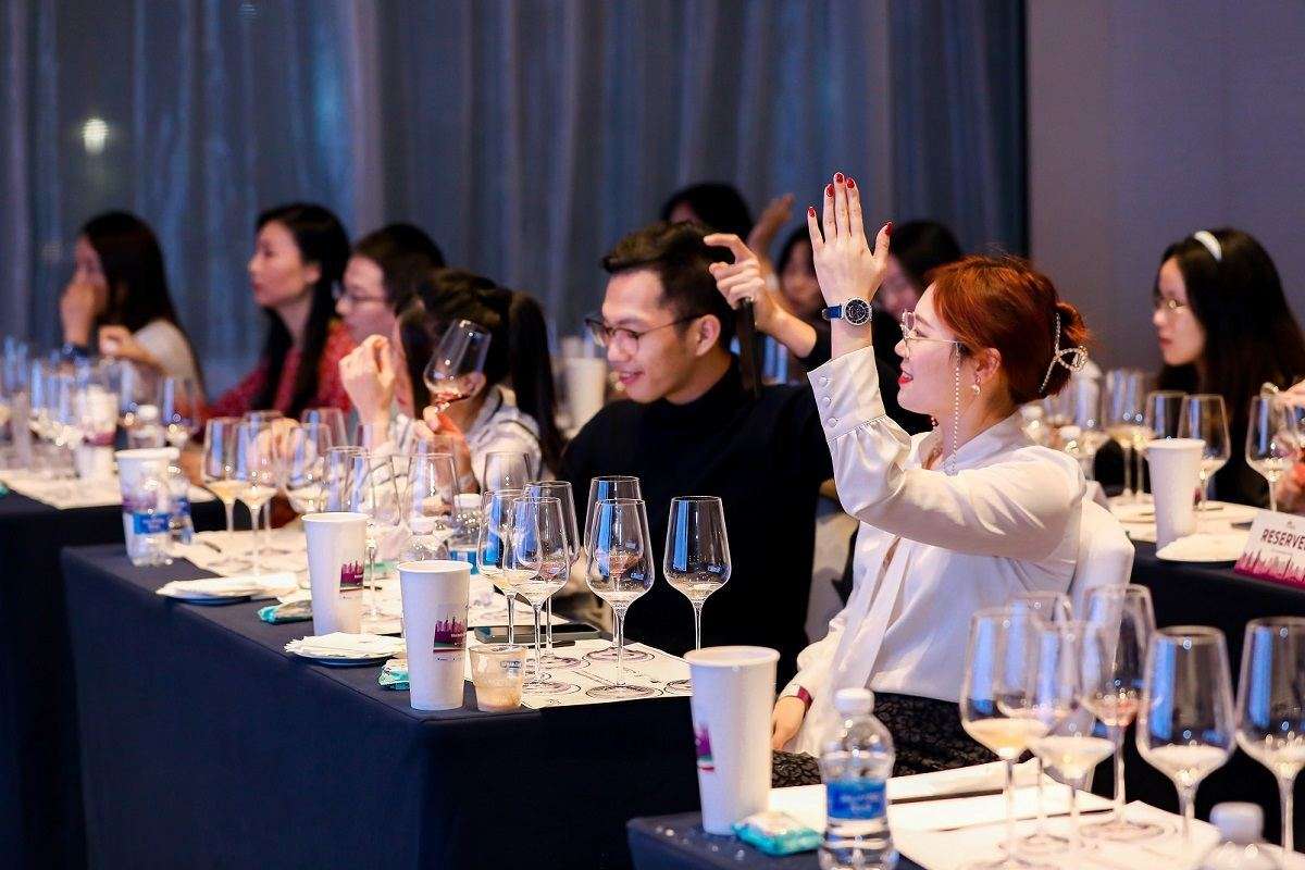 L’esordio spetta alla sesta edizione di Vinitaly China Roadshow con 60 aziende italiane e tre consorzi di tutela