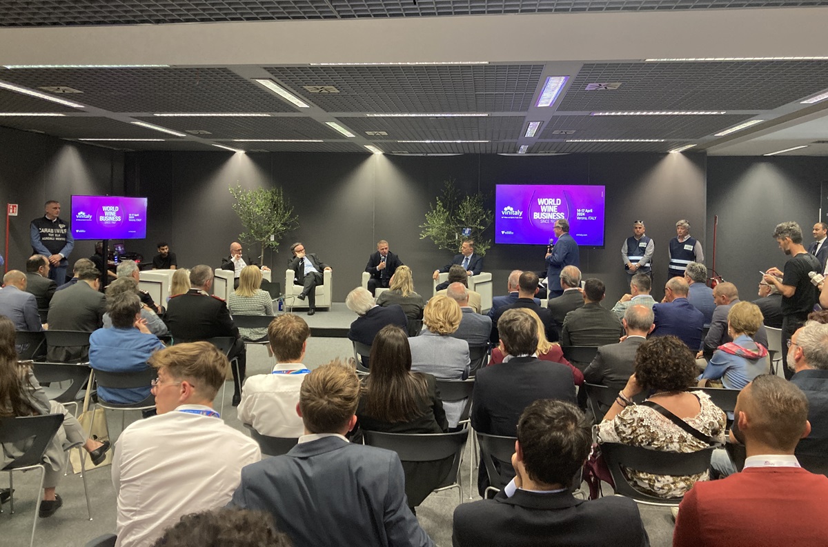 osservatorio uiv vinitaly presentazione ministro lollobrigida