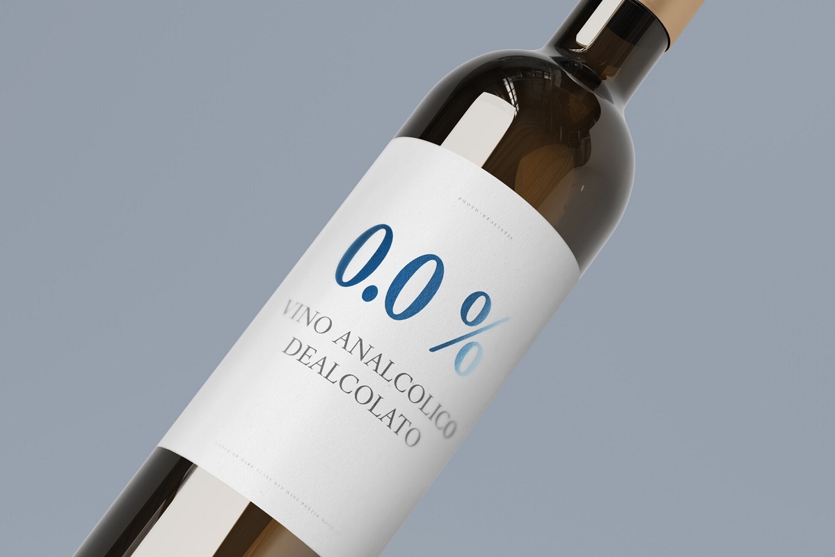 nel 2024 si assiste a una crescita sensibile dei vini dealcolati rispetto a due anni fa (+16% a volumi e +52% a valori nel canale off-premise)