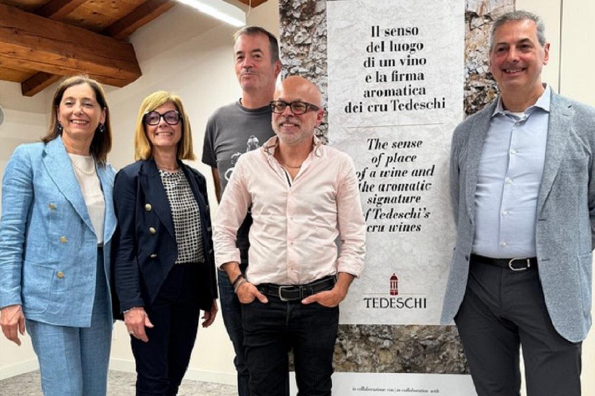 lo studo di Tedeschi ha l’obiettivo di capire perché, dal punto di vista scientifico, uve dello stesso areale, vinificate nello stesso modo ma allevate in vigneti diversi, danno origine a vini con aromi diversi.