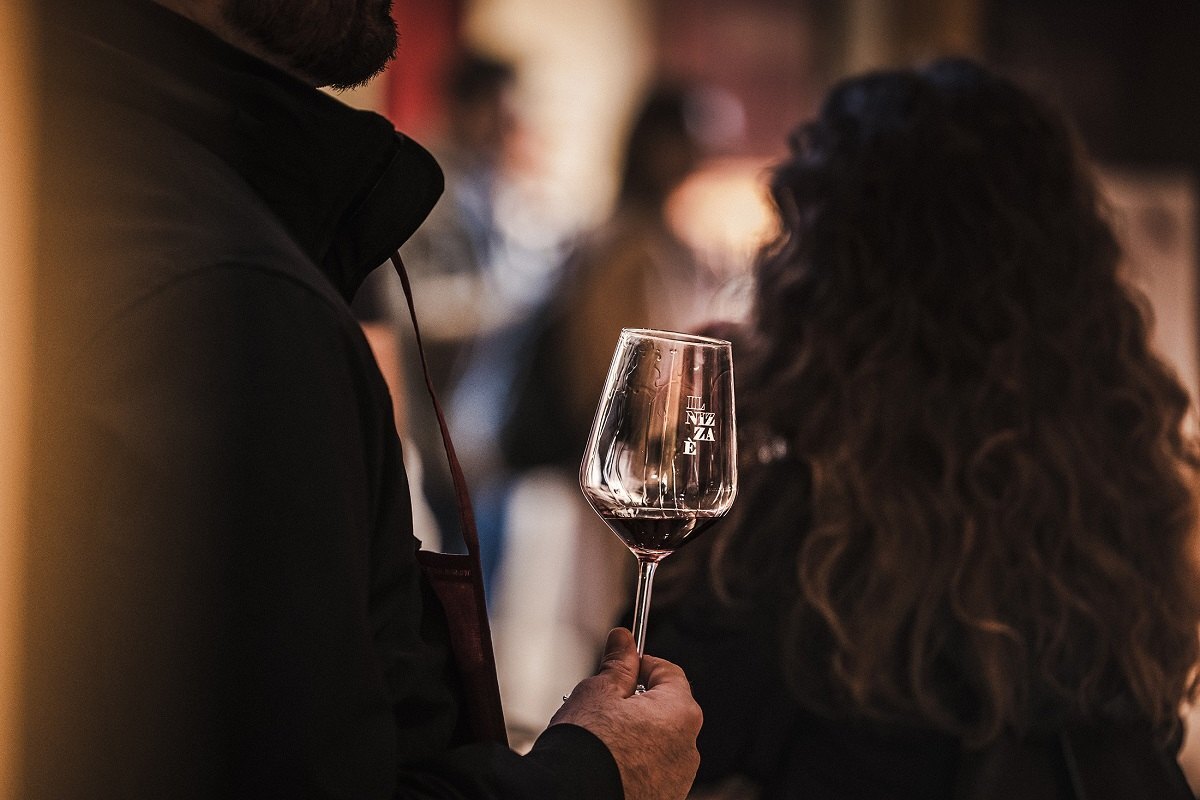 Anche quest'anno, il cuore pulsante di Nizza Monferrato si prepara ad ospitare la quinta edizione de Il Nizza È, un appuntamento che celebra l'arte del vino e le eccellenze gastronomiche del territorio