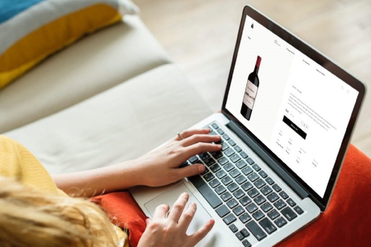 Vendite vino online, già finito effetto-pandemia? Secondo Pambianco, e-commerce vino nel 2023 cala del 7% su anno precedente. Molte le cause.