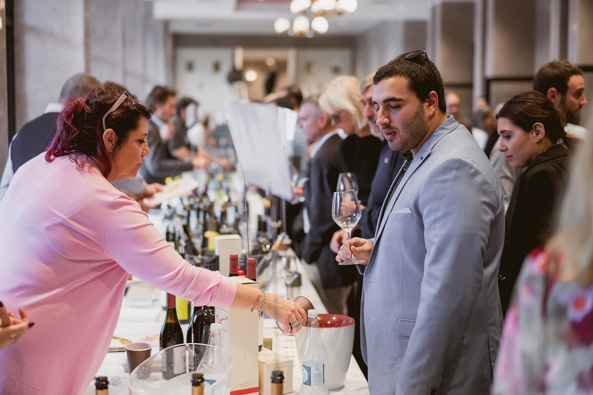 Domenica 24 novembre all'Hotel Villa Pamphili a Roma, XIII edizione di Life of Wine, l’evento dedicato all'affinamento dei vini in bottiglia 