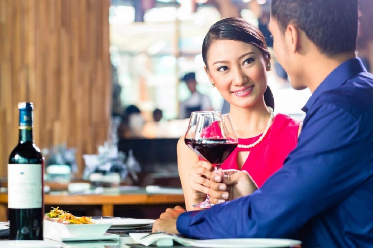 Crisi del Bordeaux. Cina dice addio al vino in Francia. Tra le cause, calo consumi in patria, costi gestione elevati, controllo dei capitali