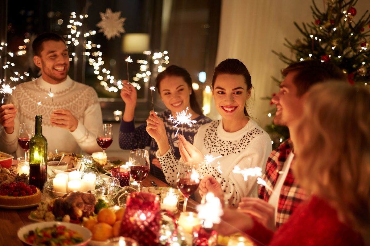 Ovse–CevesUni: bollicine Natale 2025, 92 milioni bottiglie e +7% a valore tra consumi domestici stabili, acquisti in ritardo e prezzi in aumento
