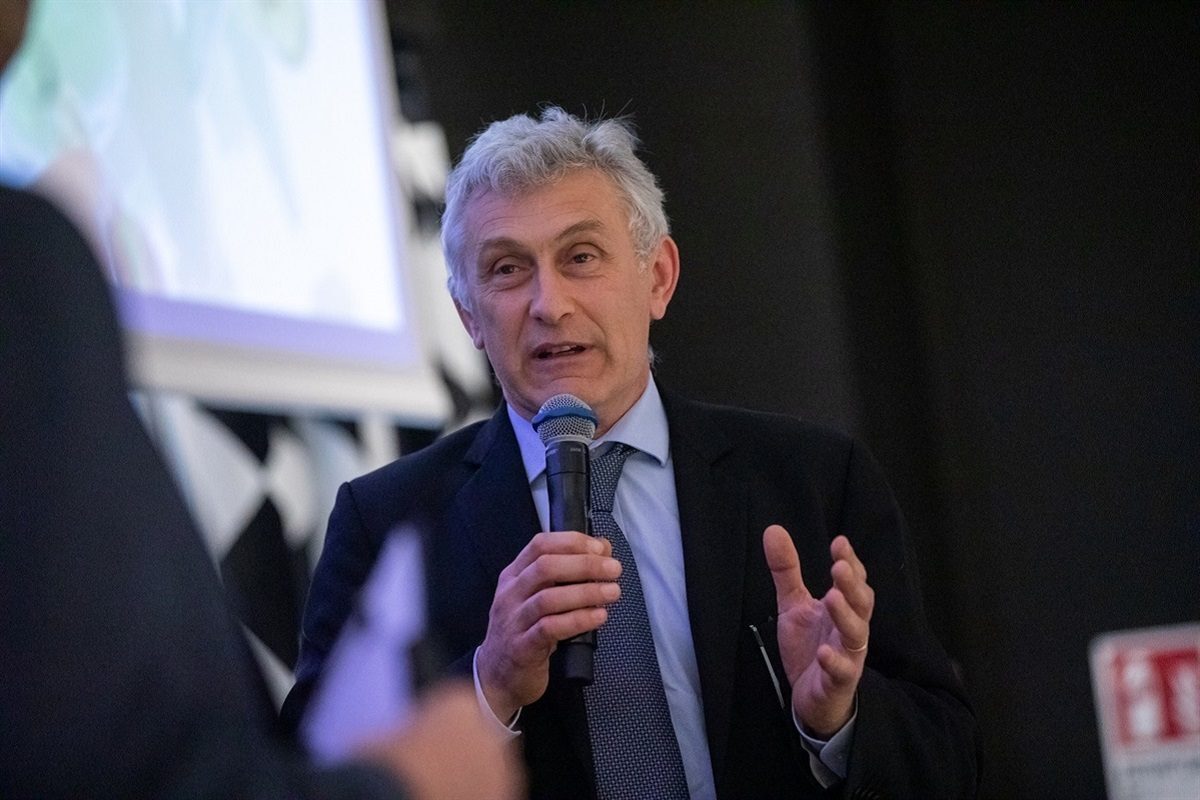Per Confcooperative, l’ingresso di prodotti extra Ue che non rispettano gli standard europei può mettere a rischio interi comparti agricoli e la sicurezza alimentare dei consumatori.
