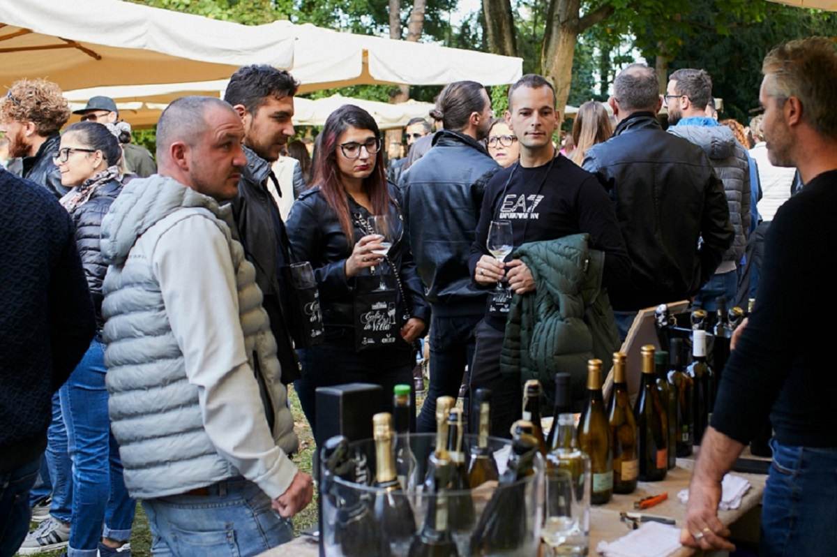 Il parco di Villa Guidini, a Zero Branco (TV), torna a essere una vetrina per i produttori di vino con la sesta edizione di Calici in Villa
