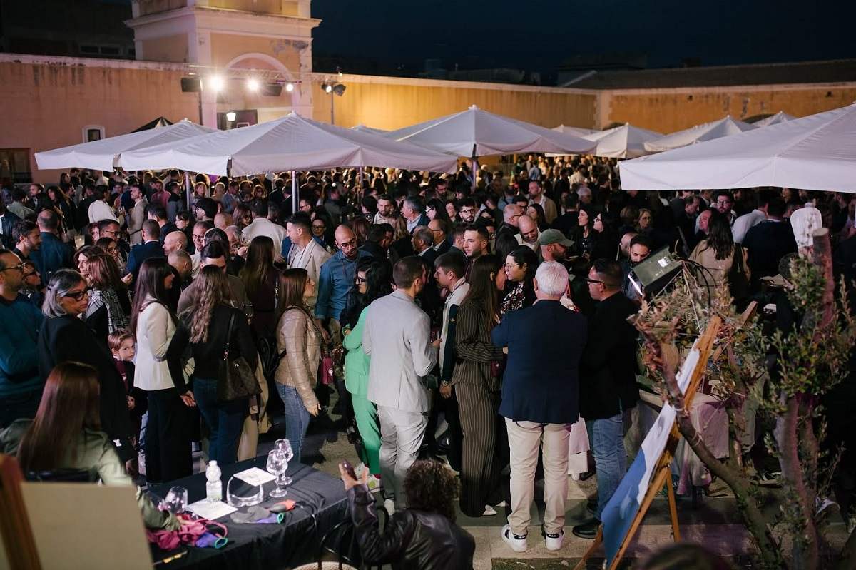 Il versante sud-ovest dell’Etna torna al centro del racconto enologico siciliano con la quinta edizione di 
